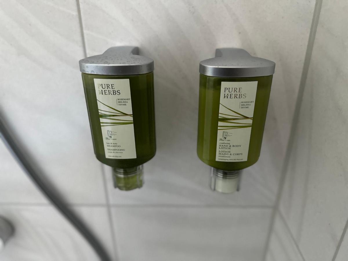 Ferienwohnung-parkplatz-balkon-kueche-aufzug-smarttv-waschtrockner *